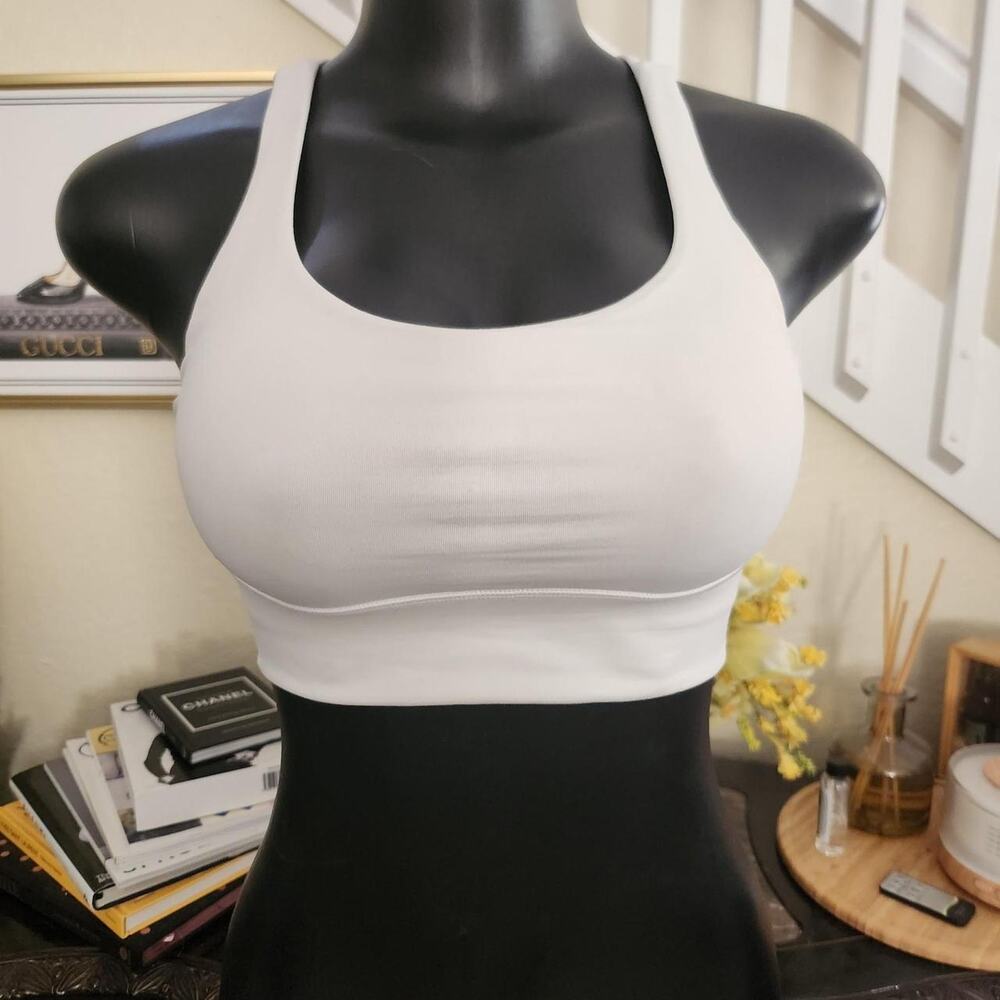 Lululemon sports bra size 4